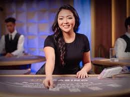 Grid permainan slot piktoto menampilkan puluhan judul dengan ikon, nama, dan informasi RTP